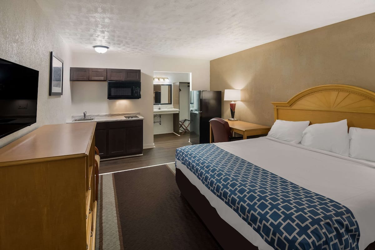 Room, 1 King Bed, Non Smoking (Efficiency)