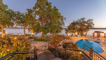 Piscine couverte, piscine extérieure (ouverte en saison)