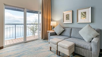 Suite, 1 King Bed with Sofa bed, Non Smoking | Pillowtop beds, desk, iron/ironing board, free WiFi