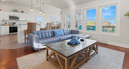 Friday to Friday rentals only!! 4 bedroom house with private pool and hot tub.