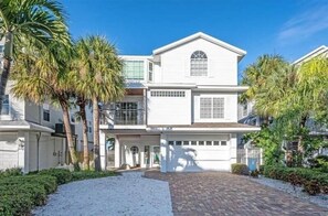 Exterior - Waterfront Home  Accommodates up to 10 Guests! (Treasure Island)