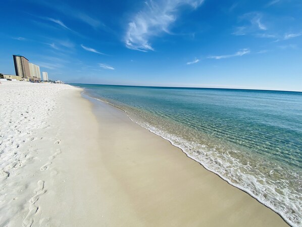 On the beach, sun-loungers - GULFFRONT VIEW Beach chairs Umbrella thru 10-31 Best in Show & Best Location (Panama City Beach)