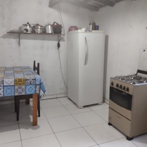Fridge, microwave - João de Barro Hospedagem (Palmeiras)