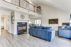 Ferienhaus, 3 Schlafzimmer, Balkon | Wohnzimmer | Fernseher, DVD-Player