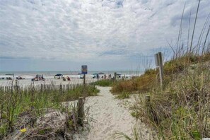 House, 3 Bedrooms, Balcony | Beach