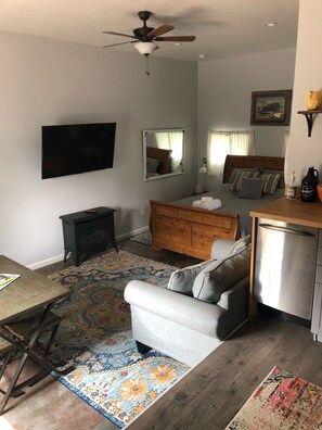 TV, fireplace, books, stereo - Downtown Yellowstone Bungalow (Livingston)
