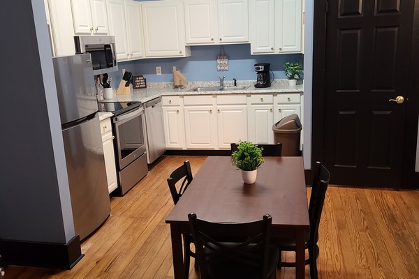 Køleskab, mikrobølgeovn, ovn, kogeplade