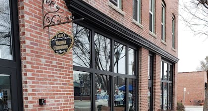 523 C - Historic Downtown Apartment above Brewery BBQ Restaurant - 2 Bedroom