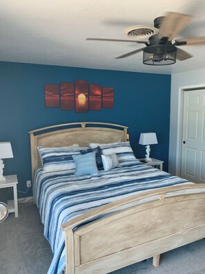 3 habitaciones, tabla de planchar con plancha y cuna de viaje 