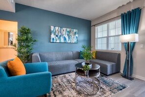 TV connectée, baby-foot, table de tennis de table, livres