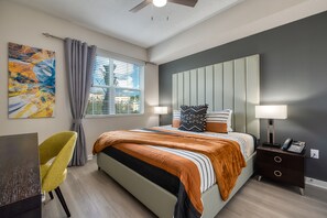 3 chambres, bureau, fer et planche à repasser, lit parapluie