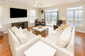 TV - 6 BR Oceanfront Beach House with Private Pool! The Grand's Strand (Surfside Beach)