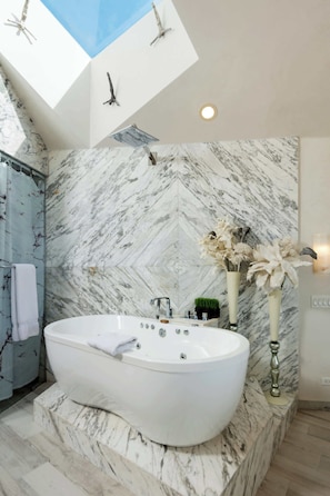 Bathtub