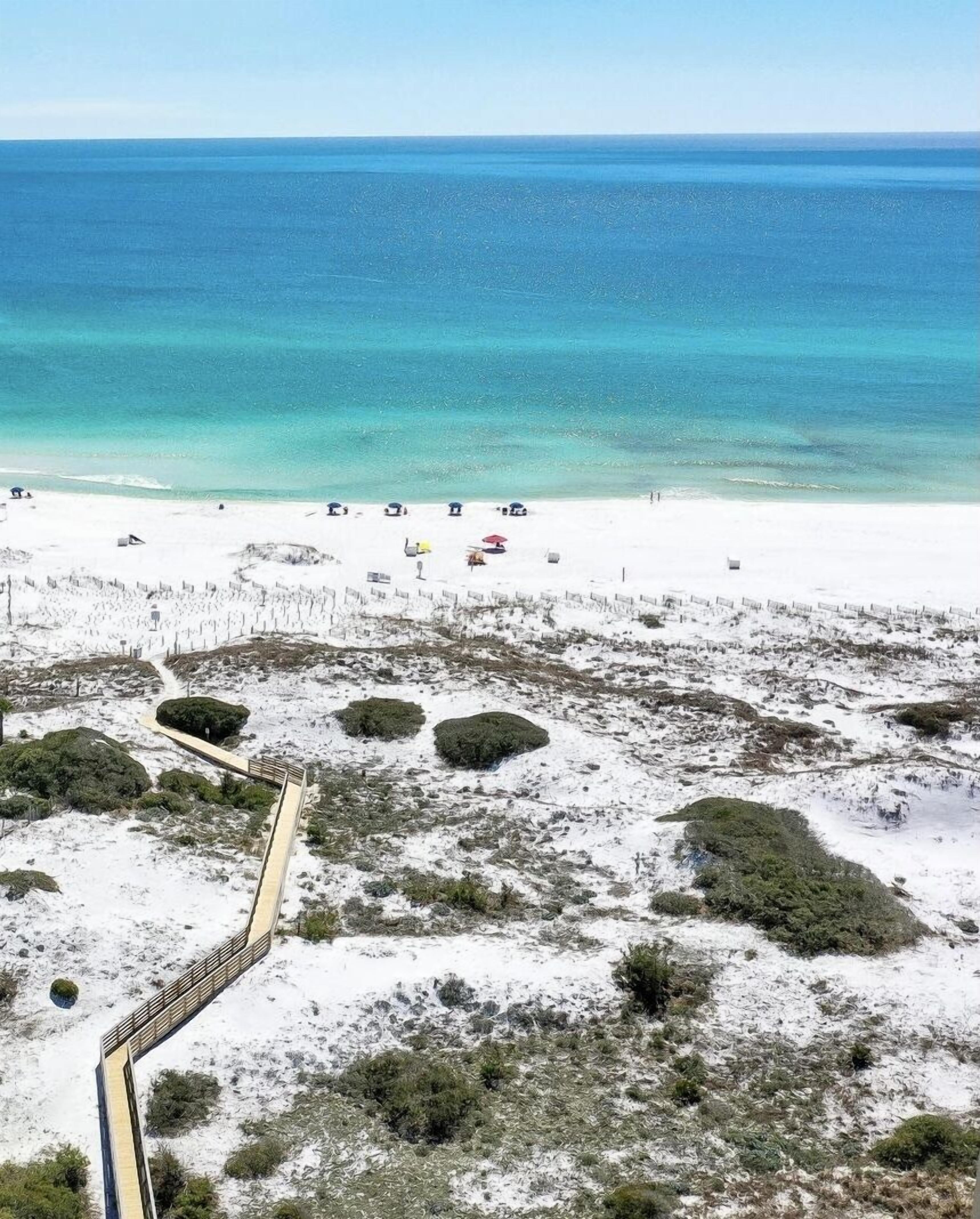Grayt Escape - 4bd/4.5ba, sleeps 10, gated neighborhood/beach access, 2 pools!