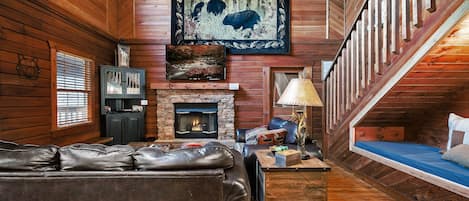 Fernseher, Kamin, Videospiele, DVD-Player