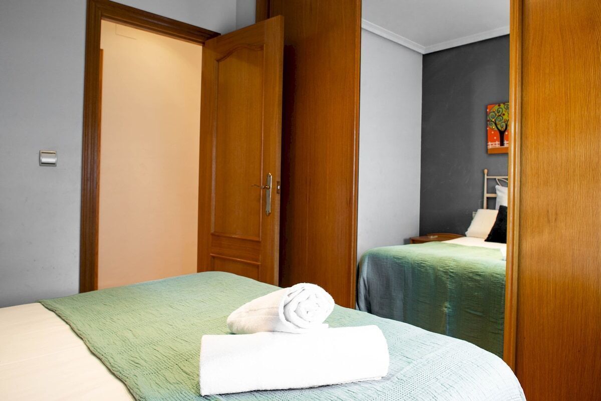 3 dormitorios, tabla de planchar con plancha, wifi gratis y ropa de cama