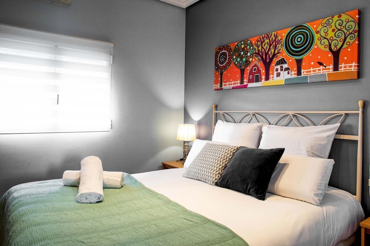 3 dormitorios, tabla de planchar con plancha, wifi gratis y ropa de cama