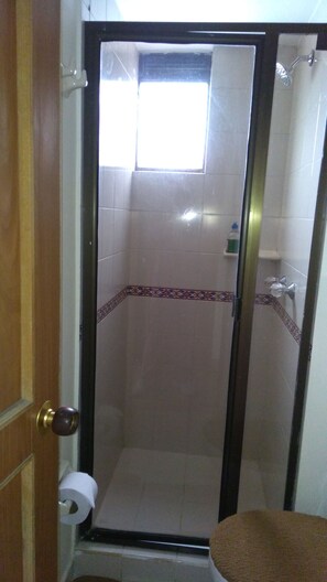 Shower - APARTMENT WITH 24 HOUR SECURITY (Bogotá)