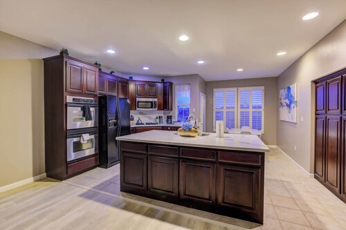 Serene and Spacipus 5BR Home In A Hill Near San Francisco