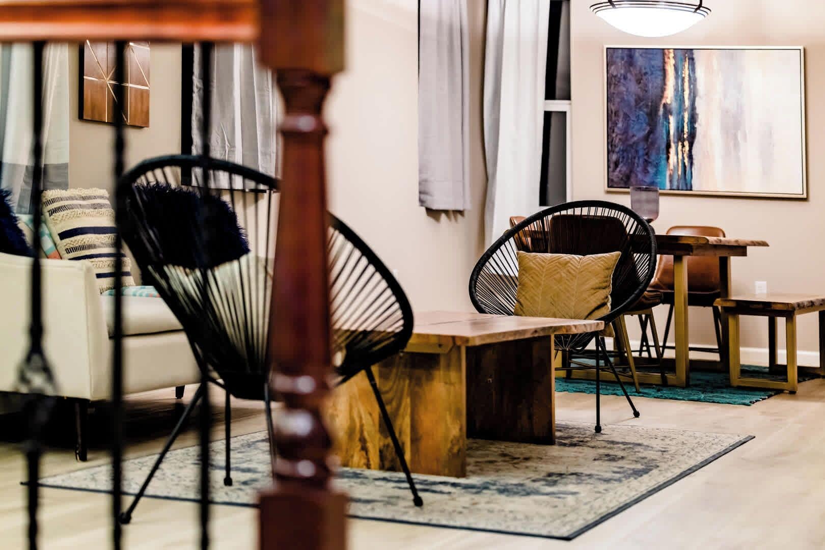 Télévision, jeux vidéo, livres, espaces bureaux