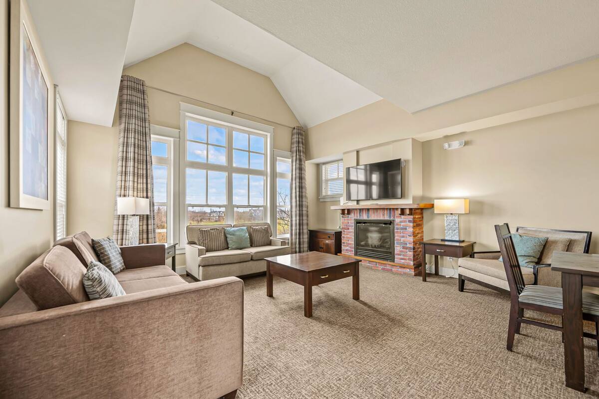 228 Rivergrass - No Pets Allowed | Living area