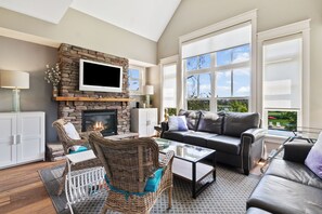 Free WiFi, bed sheets - Rivergrass Condos (The Blue Mountains)