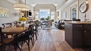 219 Rivergrass - Dogs Allowed | منطقة المعيشة | تلفزيون ذكي بحجم 40-بوصة يعرض قنوات تلفزيونية باشتراك مدفوع، تلفزيون