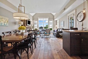 Living area - Rivergrass Condos (The Blue Mountains)