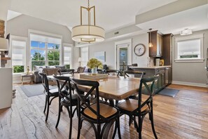 219 Rivergrass - Dogs Allowed | In-room dining - Rivergrass Condos (The Blue Mountains)