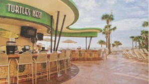 Bar (on property) - Great location, right on the beach in Daytona (Daytona Beach)