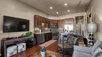 Casa, 2 habitaciones | Sala de estar | Chimenea