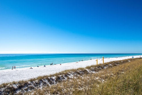 1BR/1BA Condo Across from The Beach!