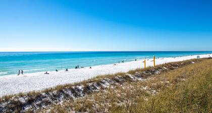 1BR/1BA Condo Across from The Beach!