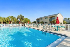 A heated pool - Dog-Friendly Retreat, Pool, Steps from Beach, Beach Service! Free Daily Fun! (Destin)