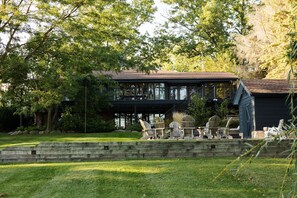 Terrace/patio - The Great Escape: Blocks From Your Private Beach (New Buffalo Township)