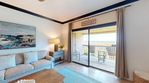 Smart TV - Panoramic views of the inter-coastal waterway Broad Creek! (Hilton Head)