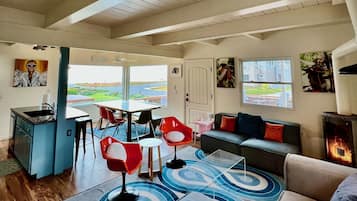 Smart-TV, Kamin, Tischfußball