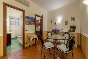 Dining - San Pietro Cozy Apartment with Terrace! (Roma)
