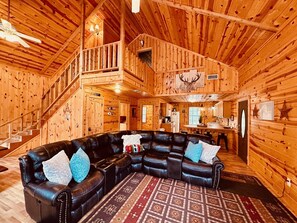 TV, DVD player - Huge fire pit, NEW hot tub, outdoor deck, quiet area, less than a mile to lake (Ringold)