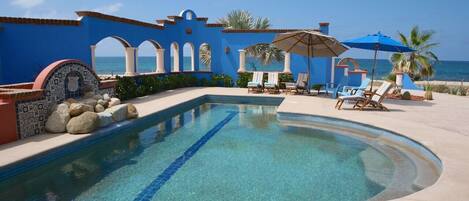 Piscina all'aperto, una piscina riscaldata