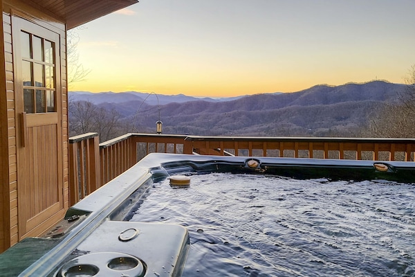 Bryson City Vacation Rental | 3BR | 3BA | 2,100 Sq Ft | Stairs Required