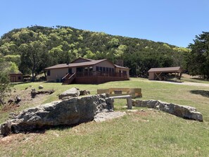 Exterior - Dug Out Hideaway (Tuscola)