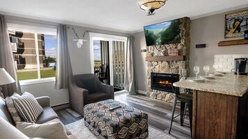 Smart-TV, Kamin, Bücher