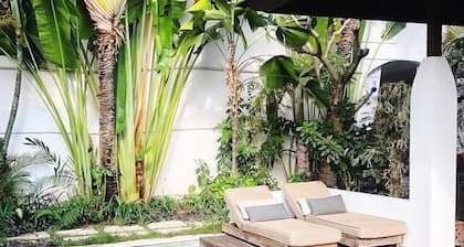 GARDEN ROOM - VILLA BABY MELON, BALI - 5 away to Mesari Beach, Seminyak