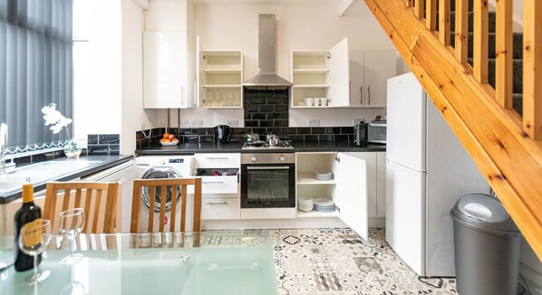 Fridge, microwave, oven, stovetop