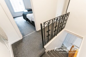 2 chambres, fer et planche à repasser, accès au Wi-Fi (inclus)