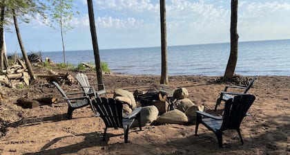 Beachfront 3-bedroom vacation home steps to Lake Superior