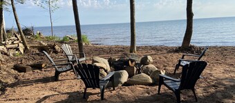 Beachfront 3-bedroom vacation home steps to Lake Superior