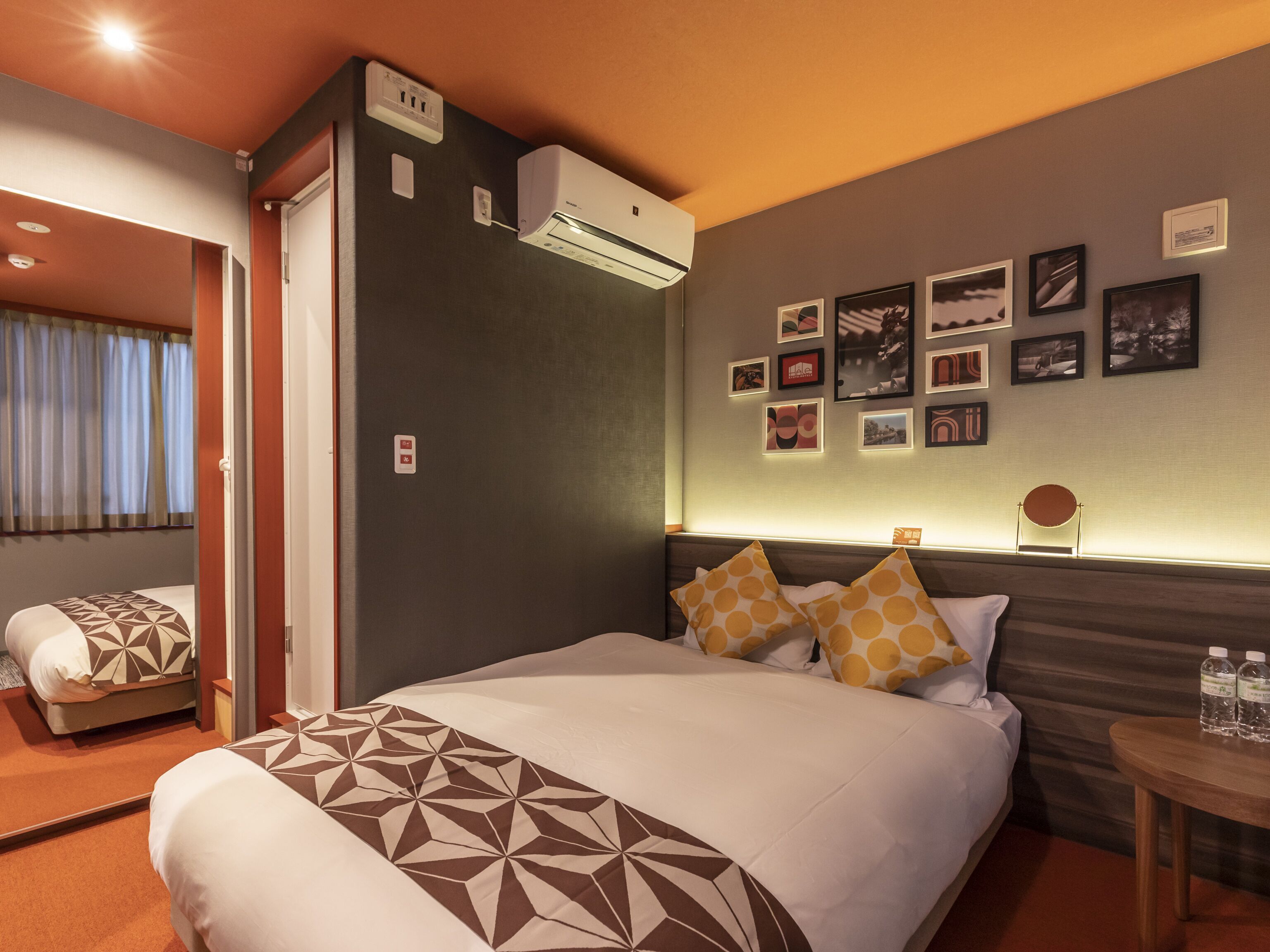 Free WiFi, bed sheets