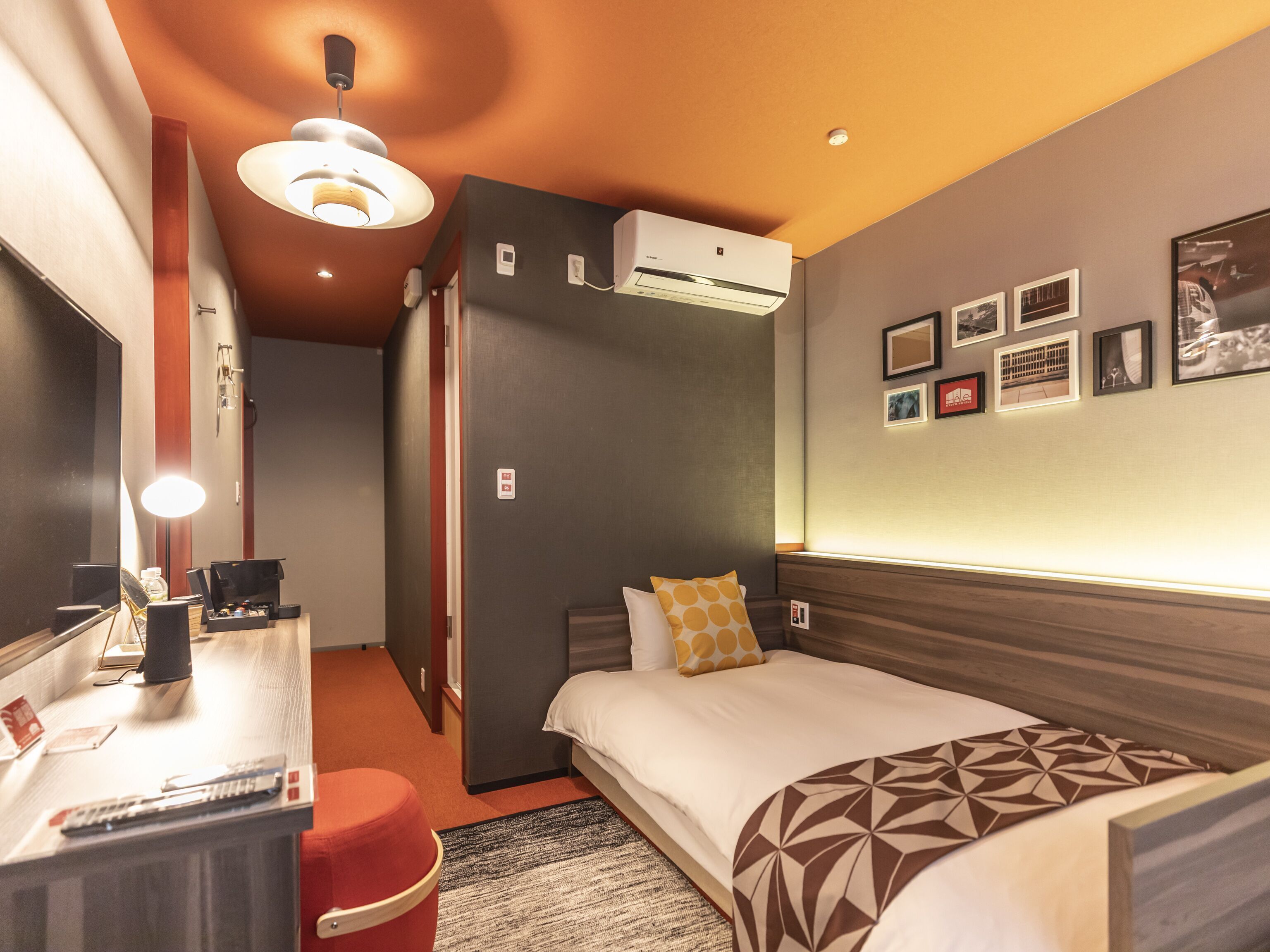 Free WiFi, bed sheets